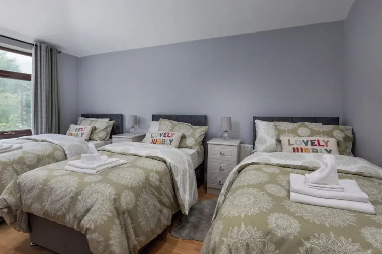 House -sleeps 8, Parking, Suitable for Contractors