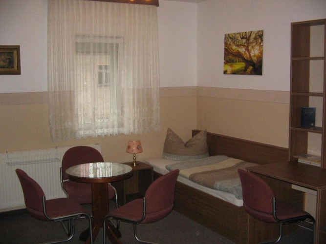 Standard Triple room