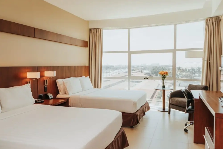 Standard Quadruple room with city view