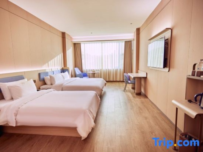 Standard Double room with street view