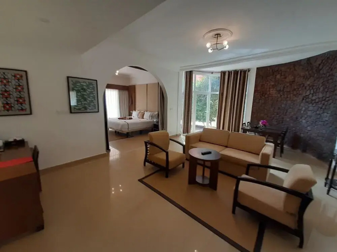 Iris Toubab Hotel