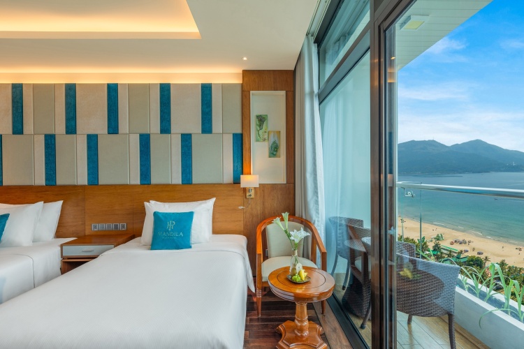 Deluxe Twin room with balcony and oceanfront