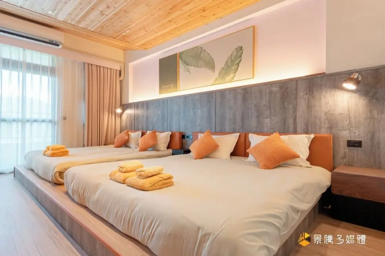 1 Bedroom Standard Quadruple room with balcony and with mountain view