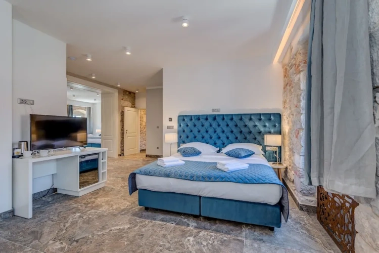 Deluxe Quadruple room