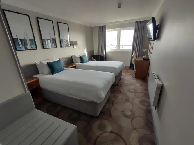 Standard Twin room with harbour view