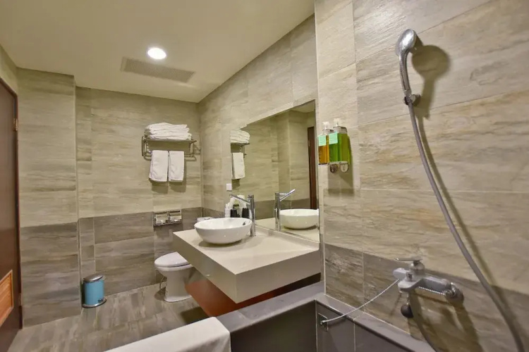 Ruocing Hot Spring Hotel