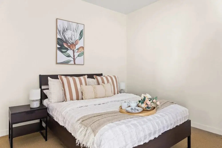 Cozy & Chic 2BR Apt Walk to Melbourne Central