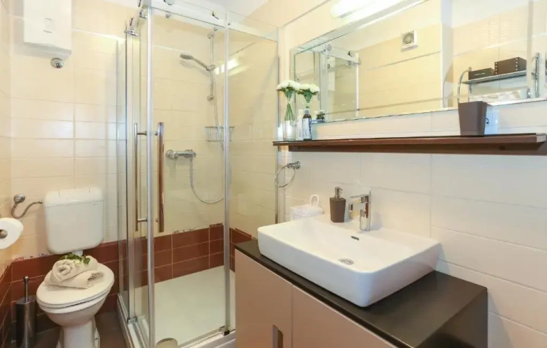 2 Bedrooms Apartment