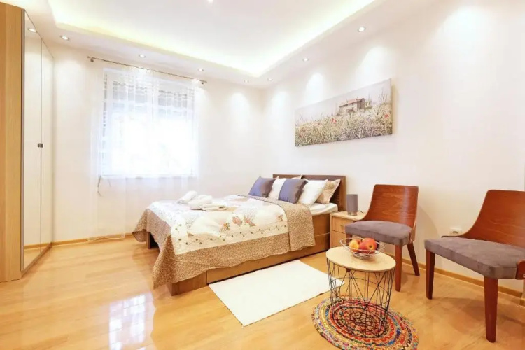 Best time for Intermezzo Apartment