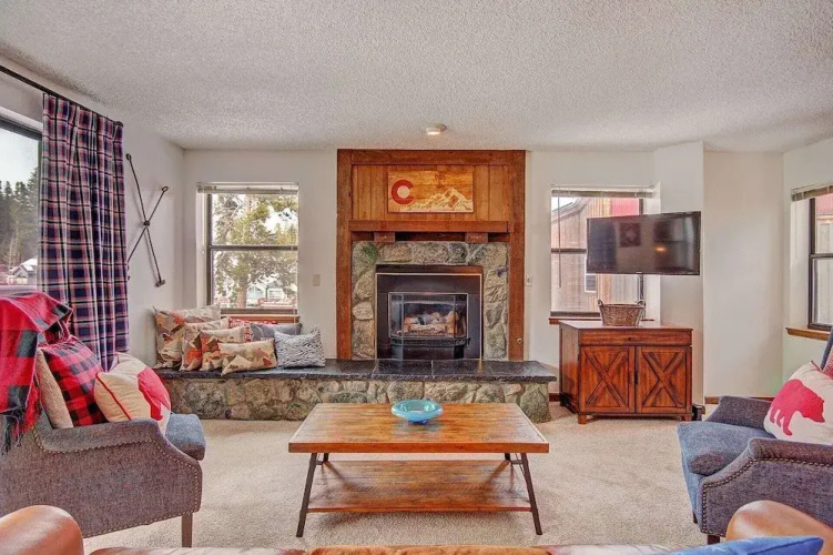 Tyra Summit A2E/F - 4 Br Condo
