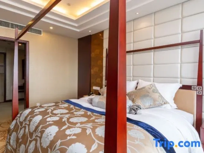 Deluxe Triple Suite
