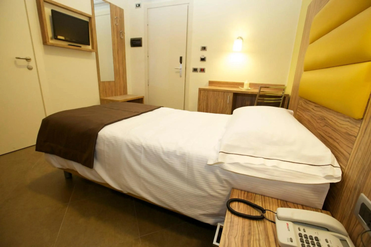 GigaHotel