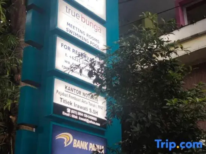 True Blue Bunga Bunga Hotel Pasar Baru