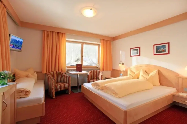 Standard Triple room