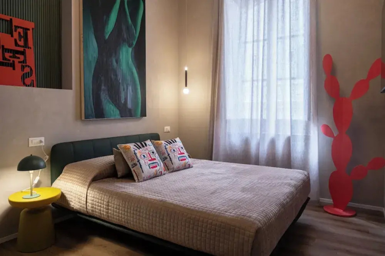 Reverse Art Hotel