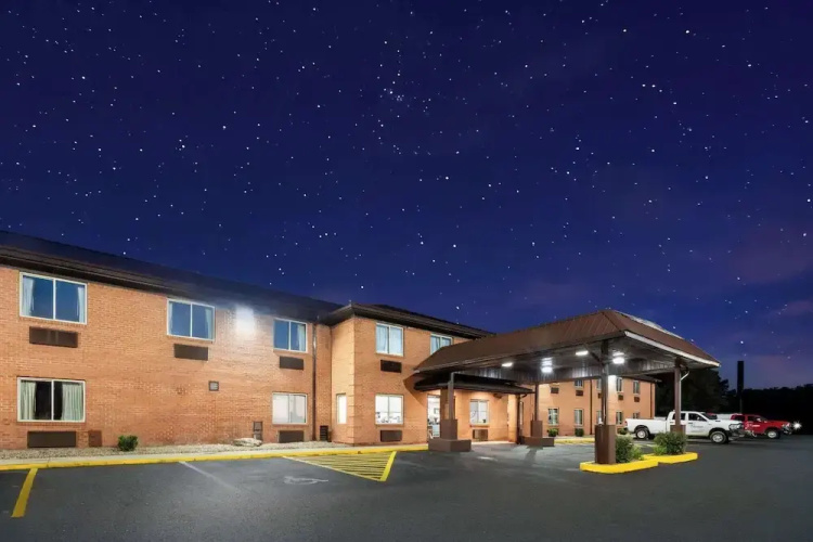 Super 8 Motel - Fairmont