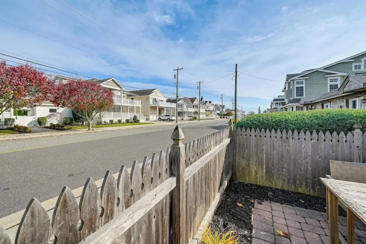 Walk to Beach & Dtwn Dining! Avalon Coastal Escape