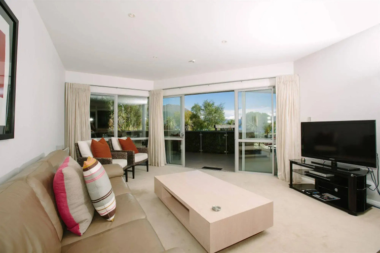 Lakeside Apartments