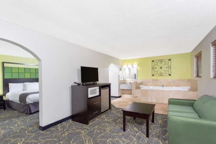 Deluxe Double Suite