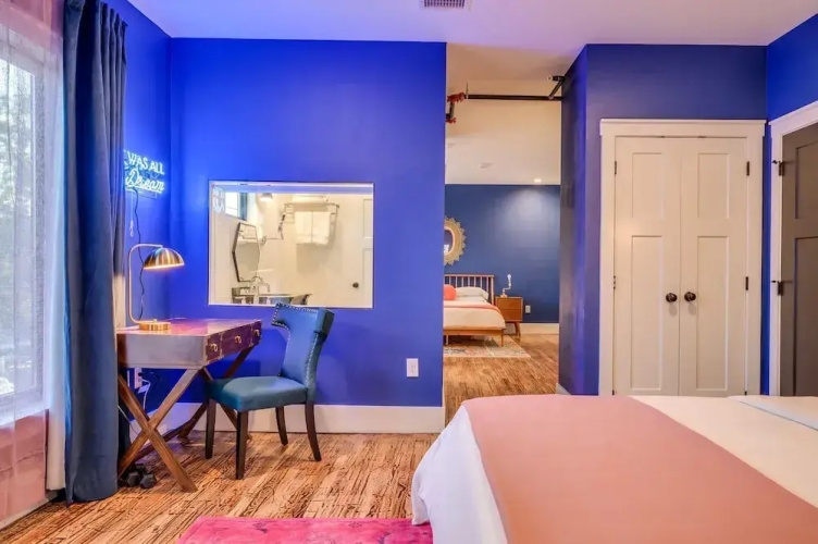 Historic Austin B&b: 4 Unique Suites, Sleeps 15!