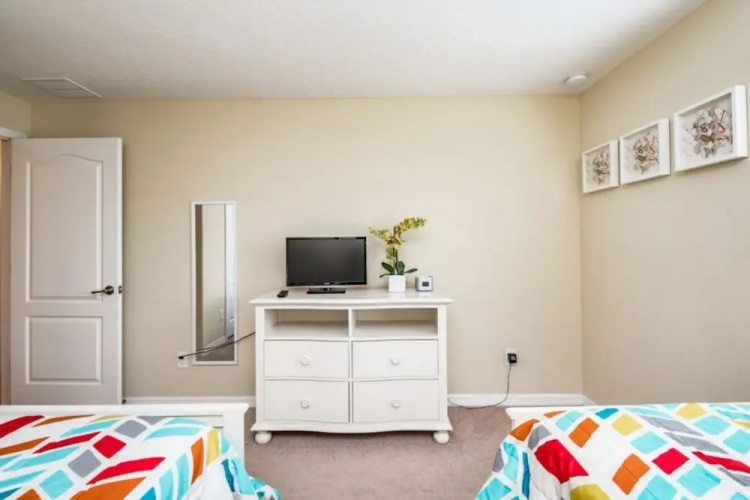 4 Bedroom 3 Bathroom Town Home With Pool