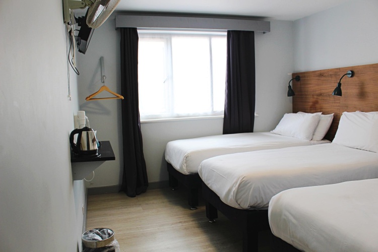 Standard Triple room