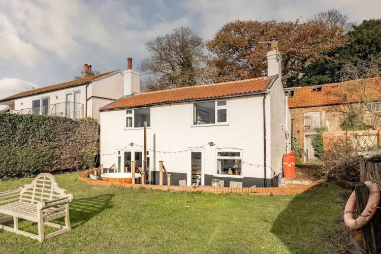 Host Stay Riverside Cottage