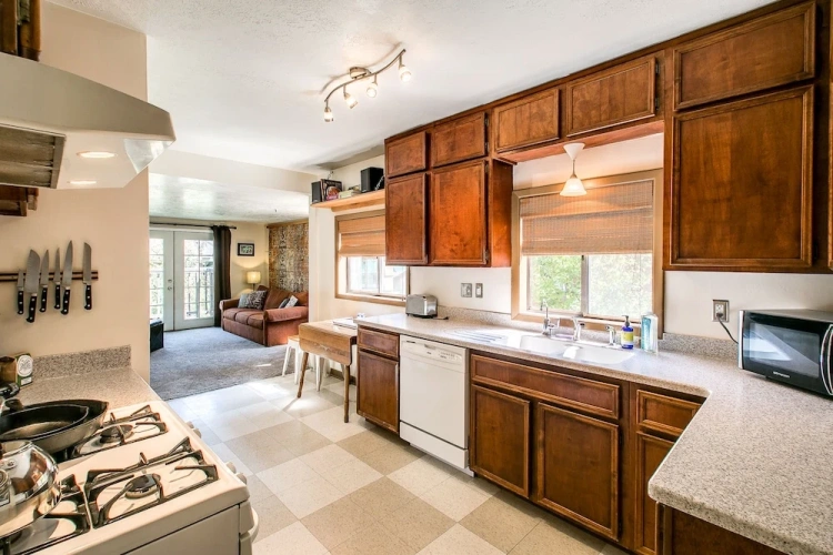 4 Bedrooms Classic Cottage