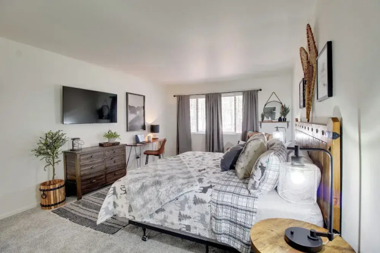 Forest-view Balcony: Pinetop-lakeside Condo