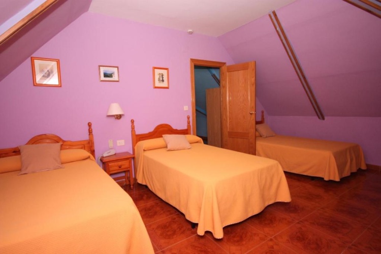 Standard Triple room