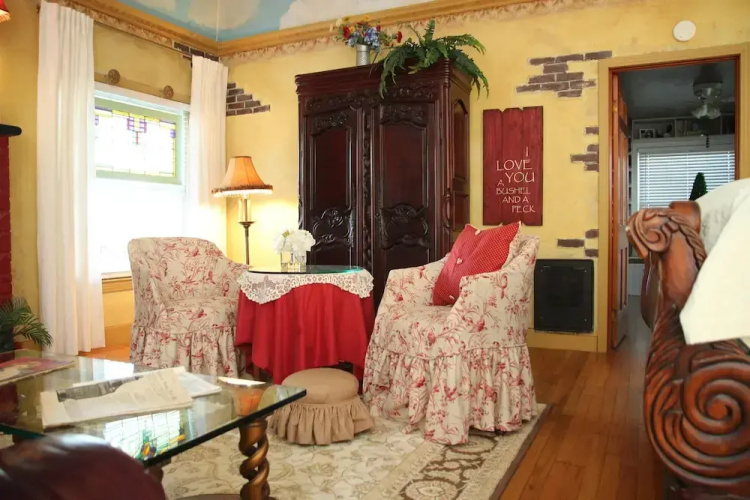 The Old Liberty Schoolhouse B&B