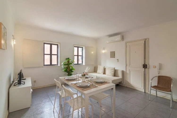 2 Bedrooms Apartment