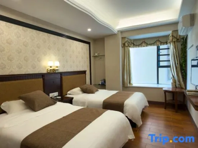 5 Bedrooms Suite with balcony