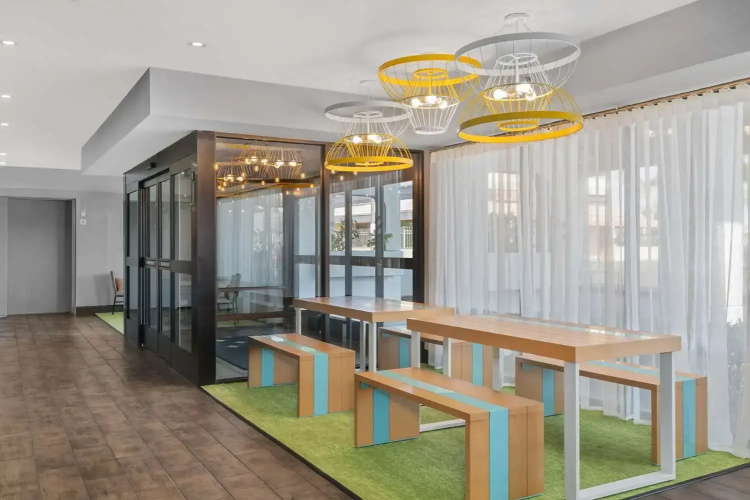 Spark by Hilton Bakersfield Central