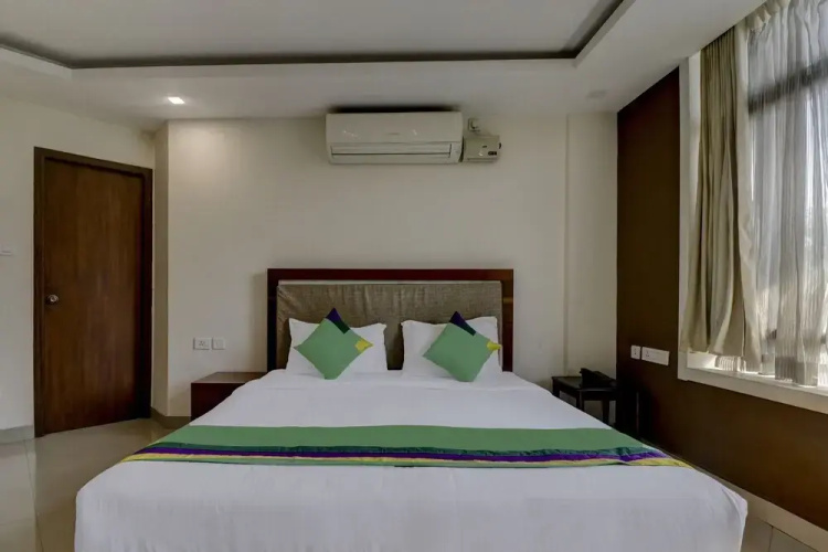 Glitz Inn