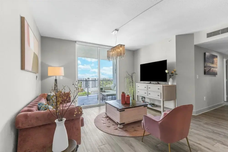 2Br2Ba Next To Jackson Memorial Hospital