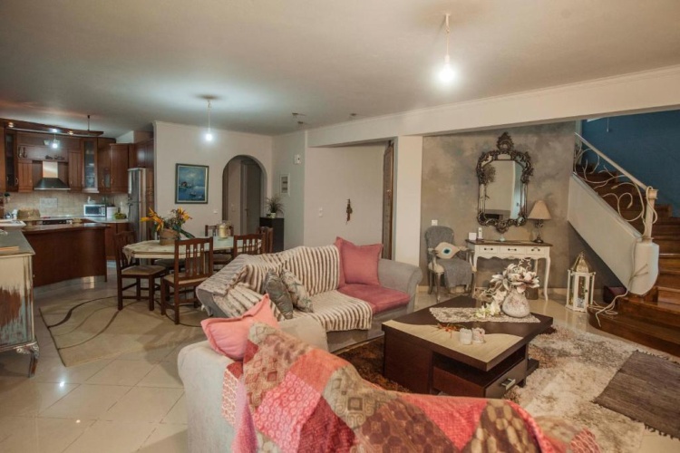 2 Bedrooms Villa