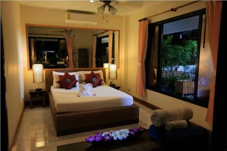 5 Bedrooms Villa