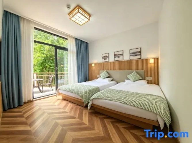 Standard Twin room with balcony