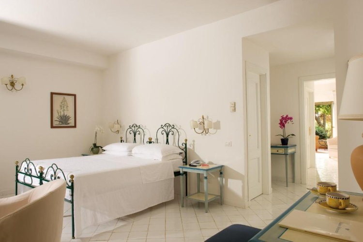 Standard (at Villa Belmonte or at Casa Edoardo) Double room