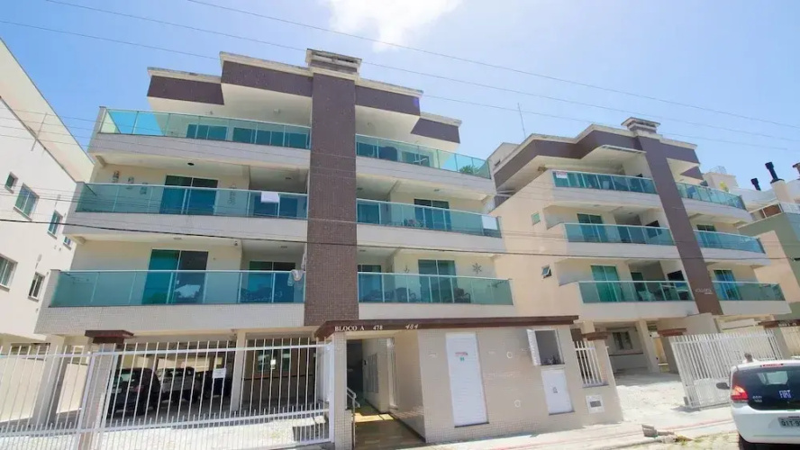 2-bed Apt w/ BBQ - Downtown Bombinhas Caa103