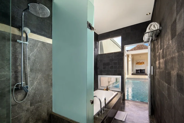 1 Bedroom Royal Villa with pool view