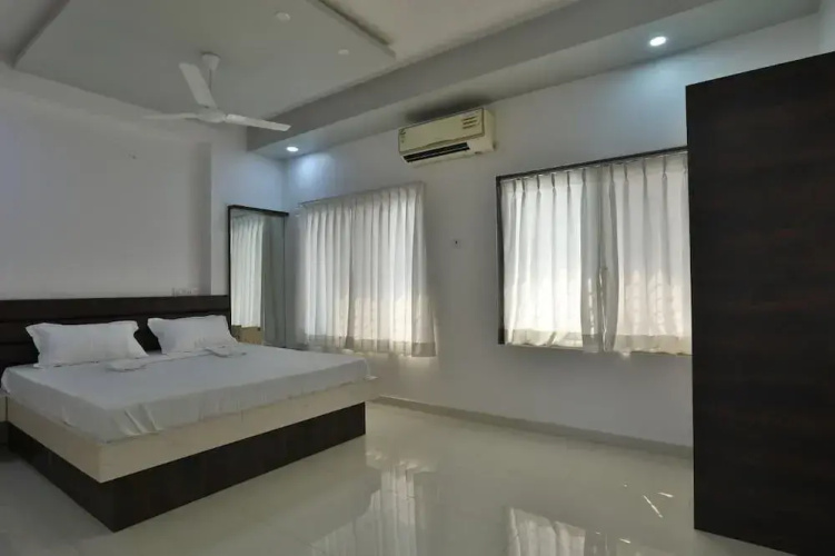 Hotel Sai Ratna