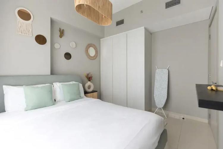 Quiet 1BR with river view