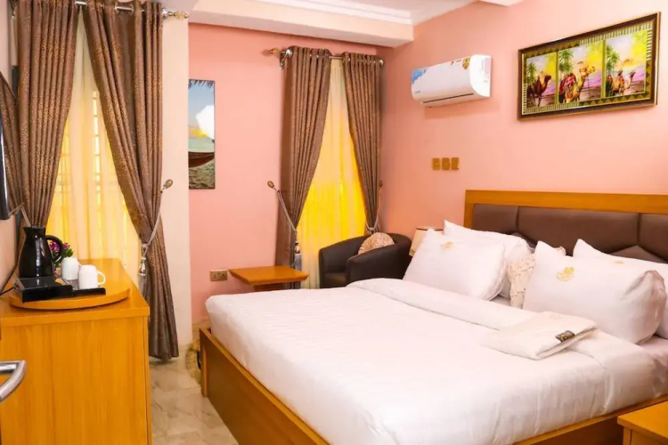 Madaki's Executive Suites