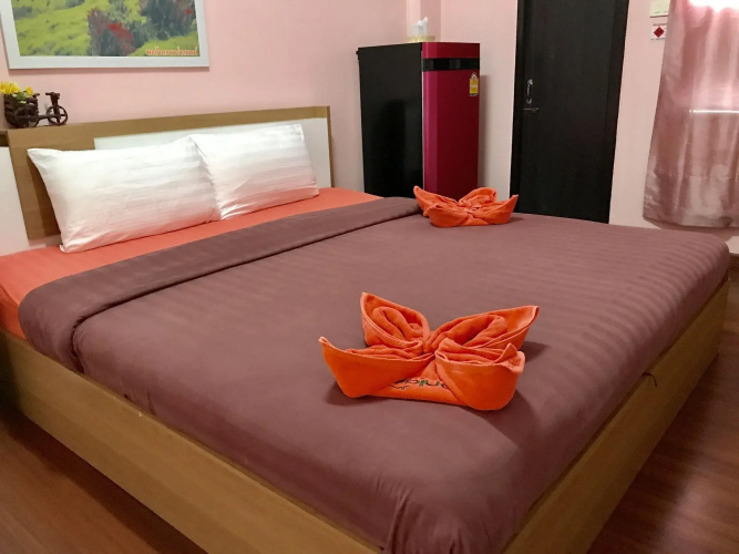 Ponlaan Apartment