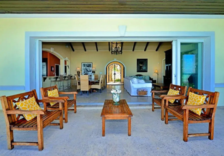La Mouette Cable Beach Bahamian Villa