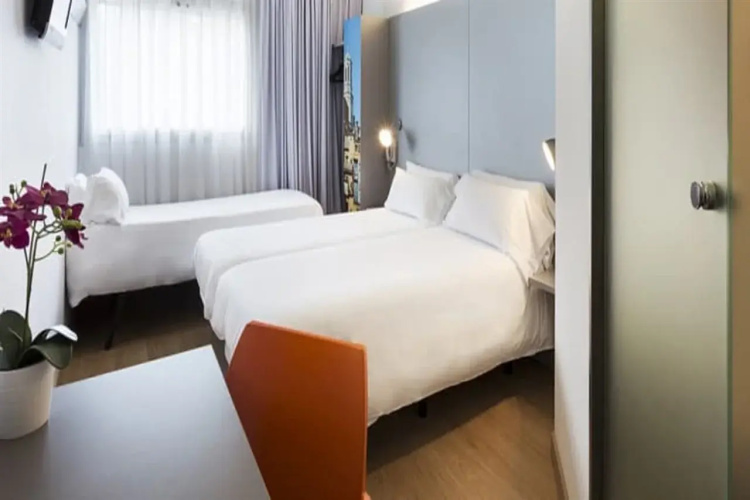 B&B Hotel Girona 2