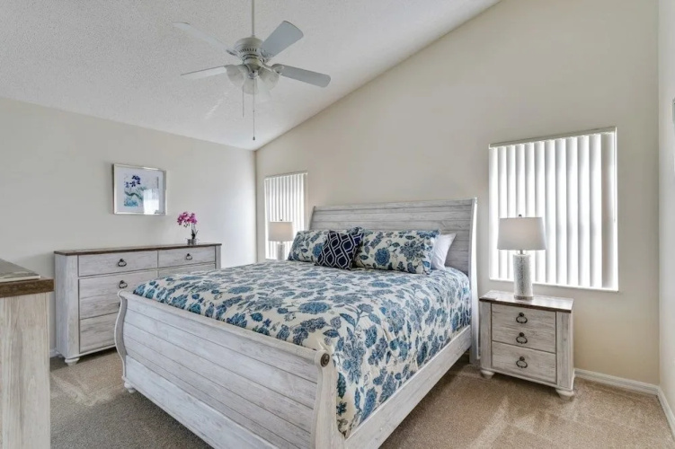 4BR Pool Home in Orange Tree by SHV