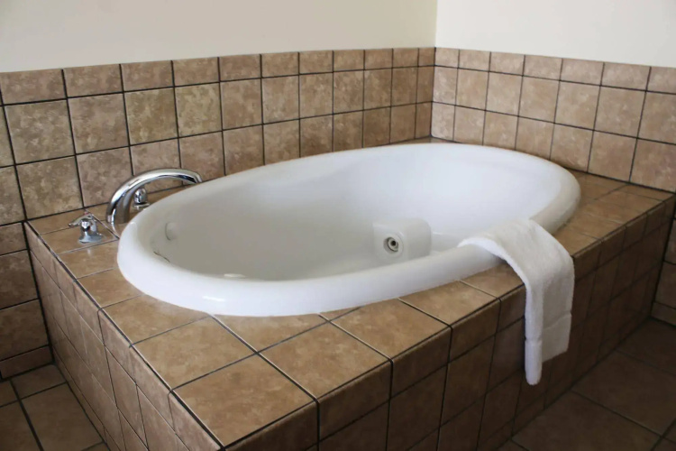 Edgewood Hotel & Suites
